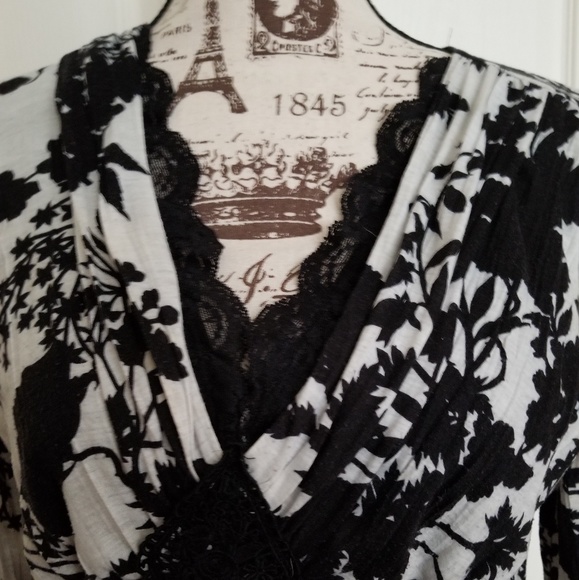 Black/Off White Tunic - Picture 2 of 7